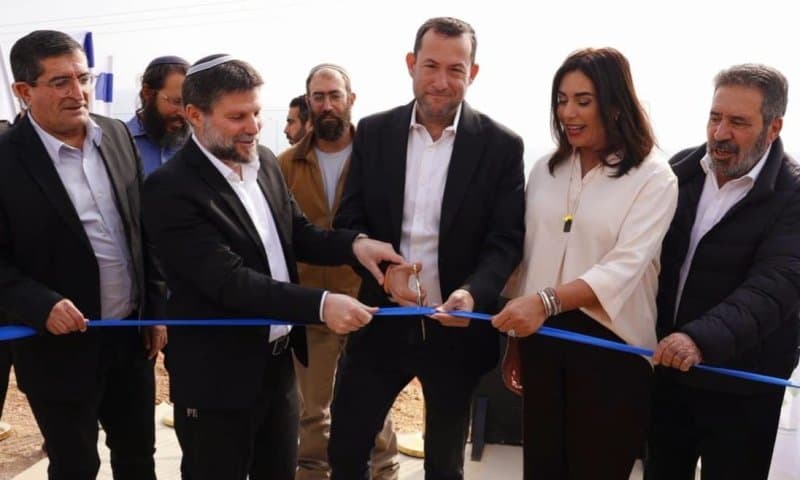 השרים מירי רגב ובצלאל סמוטריץ' עם ראש מעצת שומרון יוסי דגן. צילום: הלל בן אור