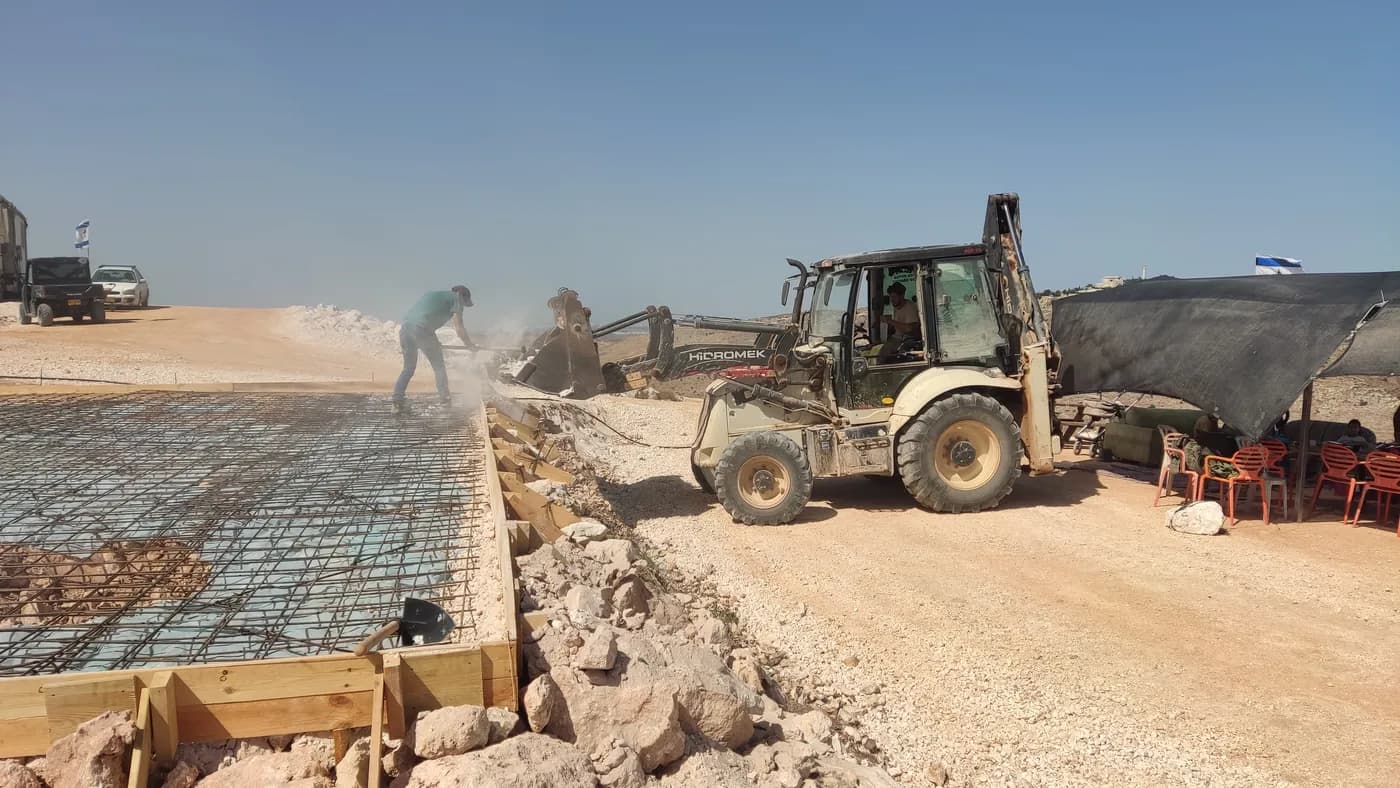 הקמת חווה חדשה בשומרון. צילום: לגור ביו"ש